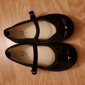GAP black cat dress shoes